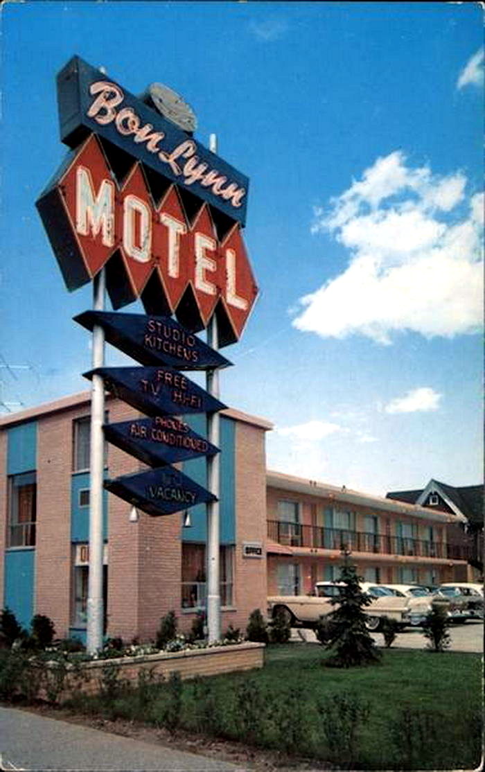 Bon Lynn Motel (Bon-Lynn) - Vintage Postcard